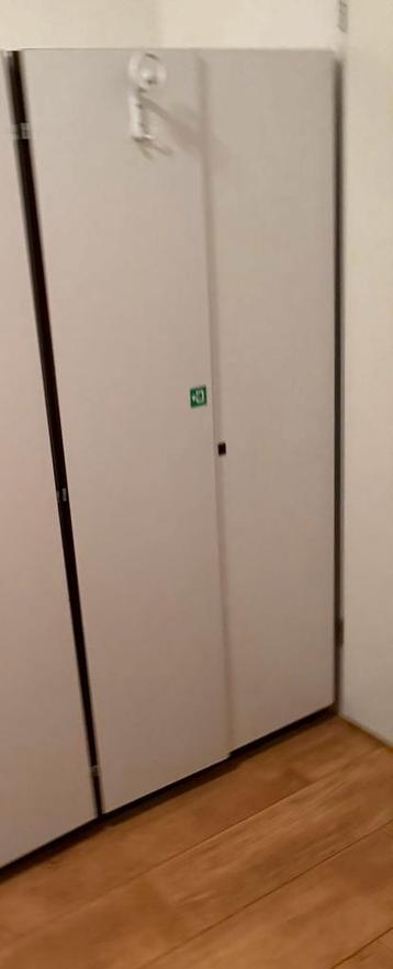 Kledingkast met hang en legplank