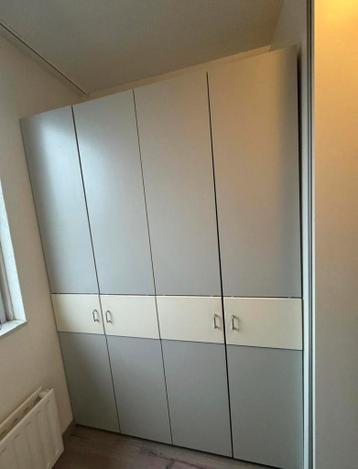 Gratis - Mooie Kast met Hangruimte en Planken