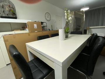 Witte rechthoekige eettafel