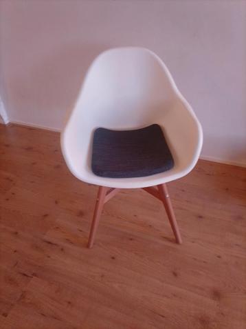 Gratis stoel met kussen - Af te halen!