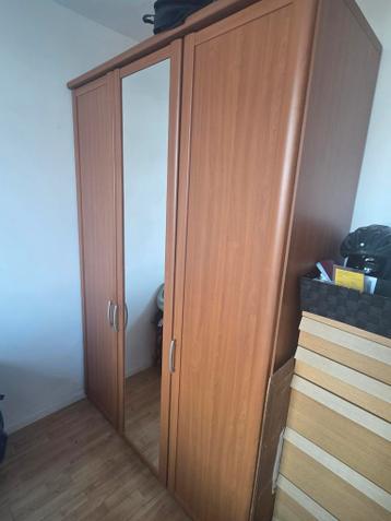 GRATIS Grote IKEA kast met spiegel - 145x59x219 cm