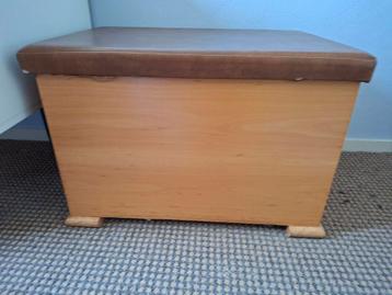 Gratis 2 Speelgoed / opbergkisten tevens bankje hout
