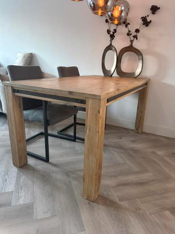 Gratis af te halen eettafel