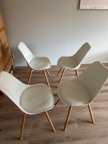 4 Eettafel Stoelen - Gratis Af te Halen!