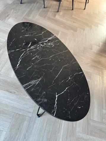 Ovale salon tafel marmeren look