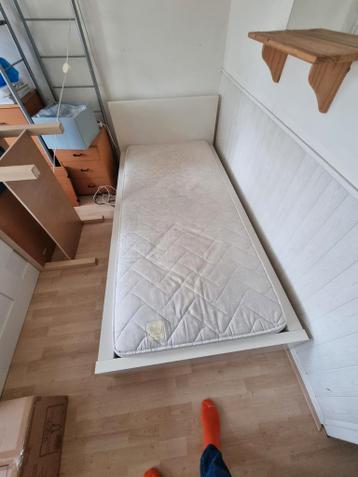 Gratis bed met matras - op te halen