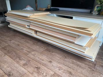 Gratis/ Planken van 2 kledingkasten