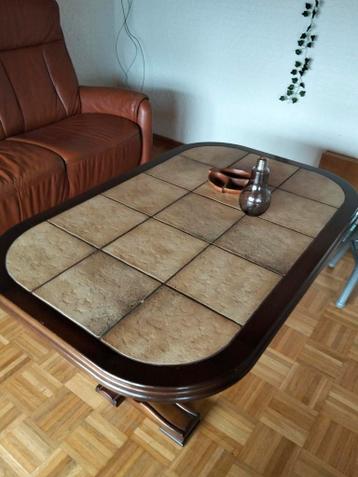 Zeer nette salon tafel