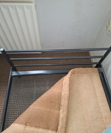 GRATIS 1 persoons retro metalen bed 60ties
