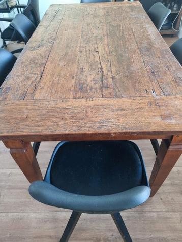 Mooie grote massieve eettafel gratis ophalen