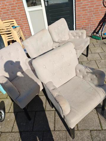 4 Beige Eetkamerstoelen gratis - Gebruikte Staat