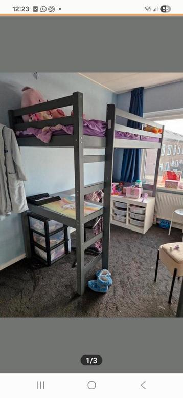 Hoogslaper hout/grijs met bureau gebruikte GRATIS 2 x