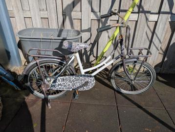 GRATIS af te halen twee opknapfietsen