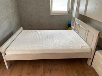 Gratis 2-persoons eiken bed 140x200 met matras