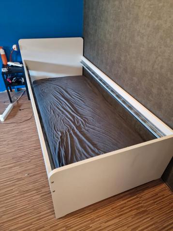 Gratis ophalen: 2x Billy kast en 1 persoonsbed ikea