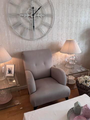 Gratis! Beige fauteuil in landelijke stijl