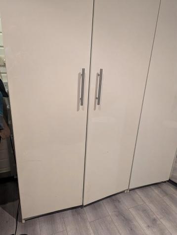 Gratis hoge en grote kast