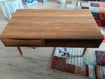 Salontafel walnoot. Moet weg