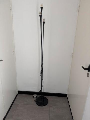 Oud ijzer kapotte lamp