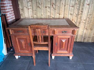 Eikenhouten Bureau met Stoel