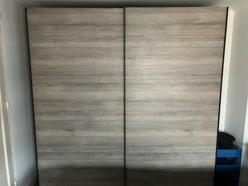 GRATIS Grijze eiken kledingkast Leen Bakker - Schuifdeuren