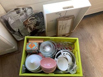 Gratis: Krat met verschillende huisraad items