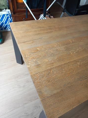 Hardhouten tafel (gratis af te halen)