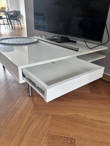 Gratis ophalen: witte salontafel met lades