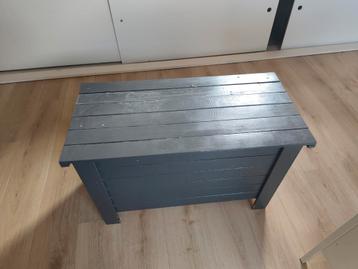 GRATIS. Leuke eenvoudige kist, met klep.