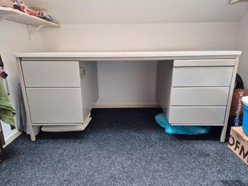 Stalen Bureau met Lades