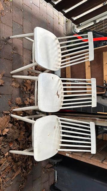 Gratis 3 spijlen stoelen