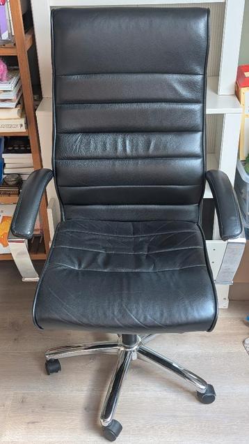 In hoogte verstelbare kantoor bureaustoel