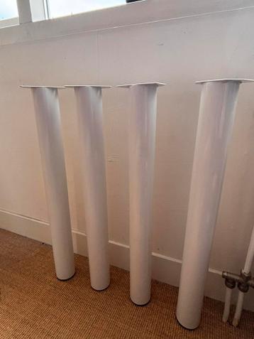 Gratis 4 meubelpoten/ tafelpoten metaal wit Ikea