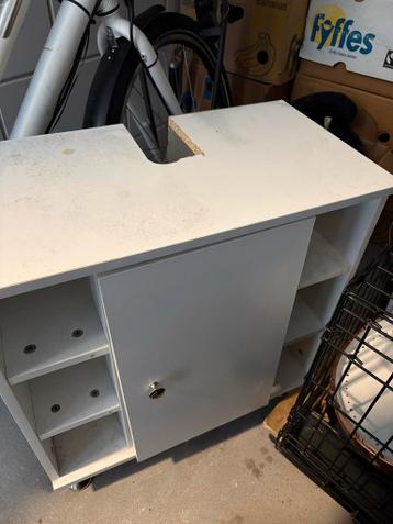 Wastafelmeubel met opbergruimte