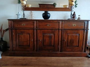 Gratis. Dressoir met spiegel.