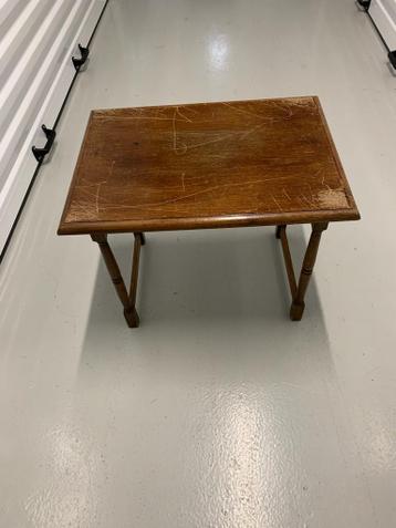 Klassieke houten bijzettafel
