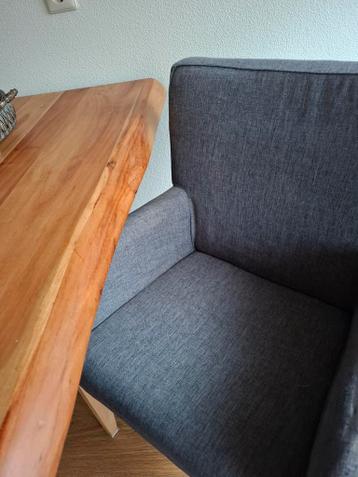 4 gratis eettafel stoelen grijs