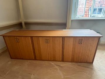 Ruime houten dressoirkast / opbergkast – goede staat