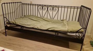 Kinderbed zwart staal met lattenbodem