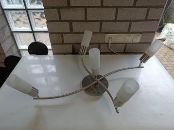 Moderne lamp met afstandsbediening