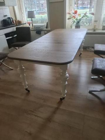 Houten eettafel GRATIS AF TE HALEN
