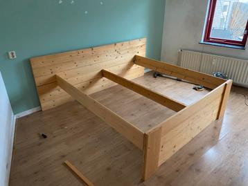 GRATIS steigerhouten bed 180 x 200