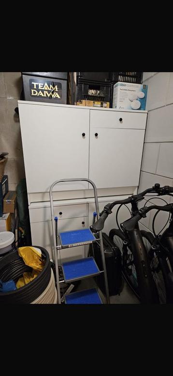 2 witte (keuken) kastjes