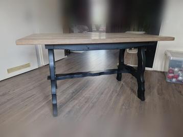 Gratis af te halen – Houten tafel met zwart onderstel