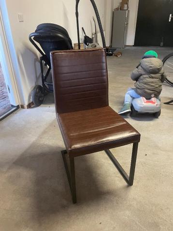 Bruine stoelen van Pronto wonen