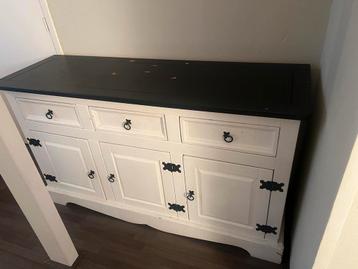 GRATIS Dressoir kast wit rustiek brocant zwart lades kastjes