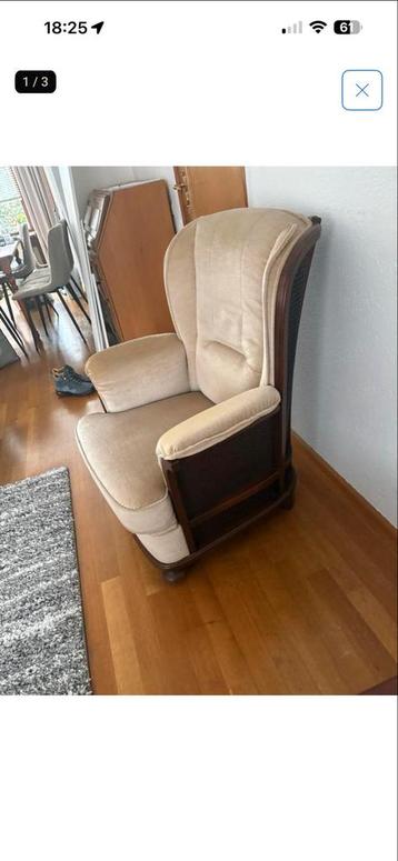 Comfortabele fauteuil met houten frame