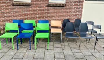 Verschillende eetkamerstoelen GRATIS
