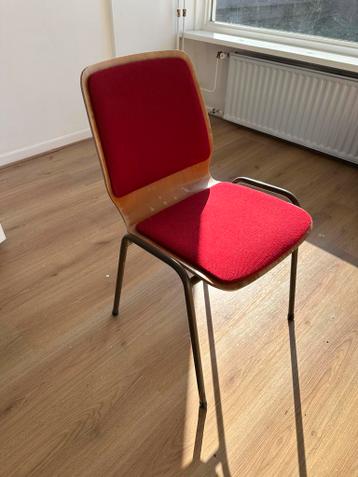 4 rode stoelen gratis