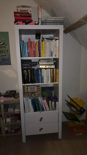 Gratis afhalen: (lege ;)) boekenkast (zonder leren greepjes)